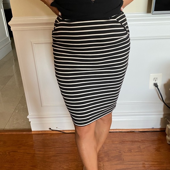 Guess stripe skirt - Picture 2 of 3